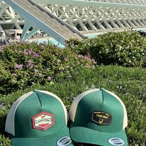 Gorra Trucker LOVE IS POWER Verde/Beige – Challenge & Change